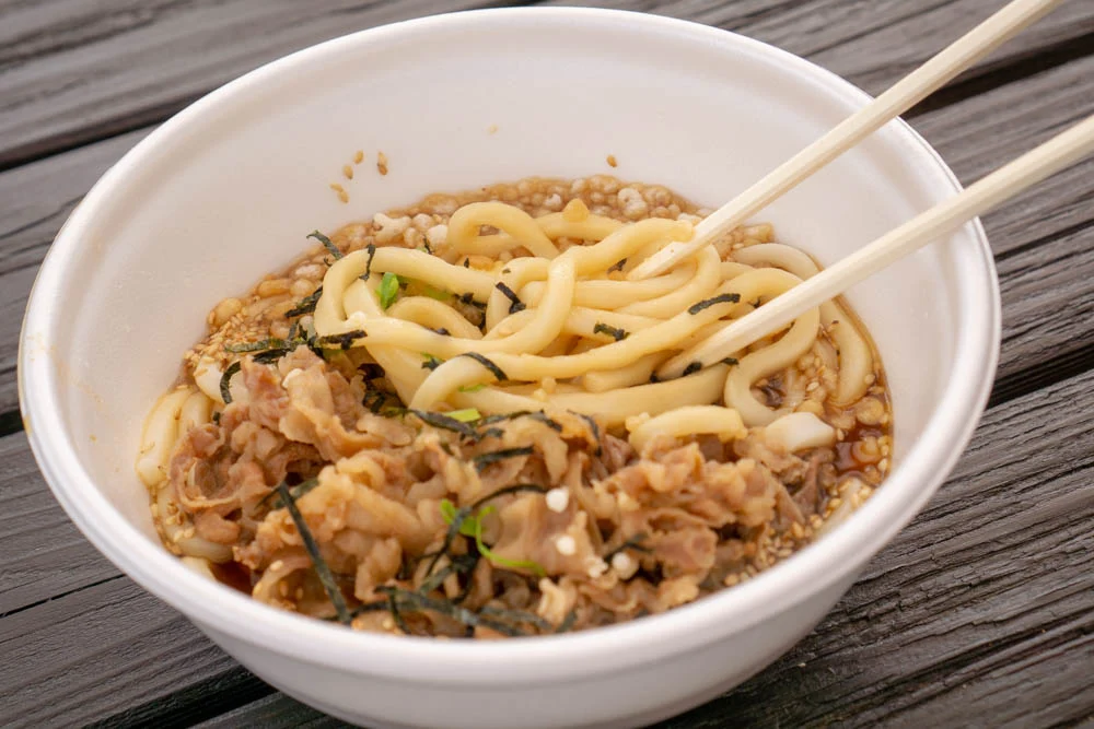 ぶっかけうどんなので混ぜていただく