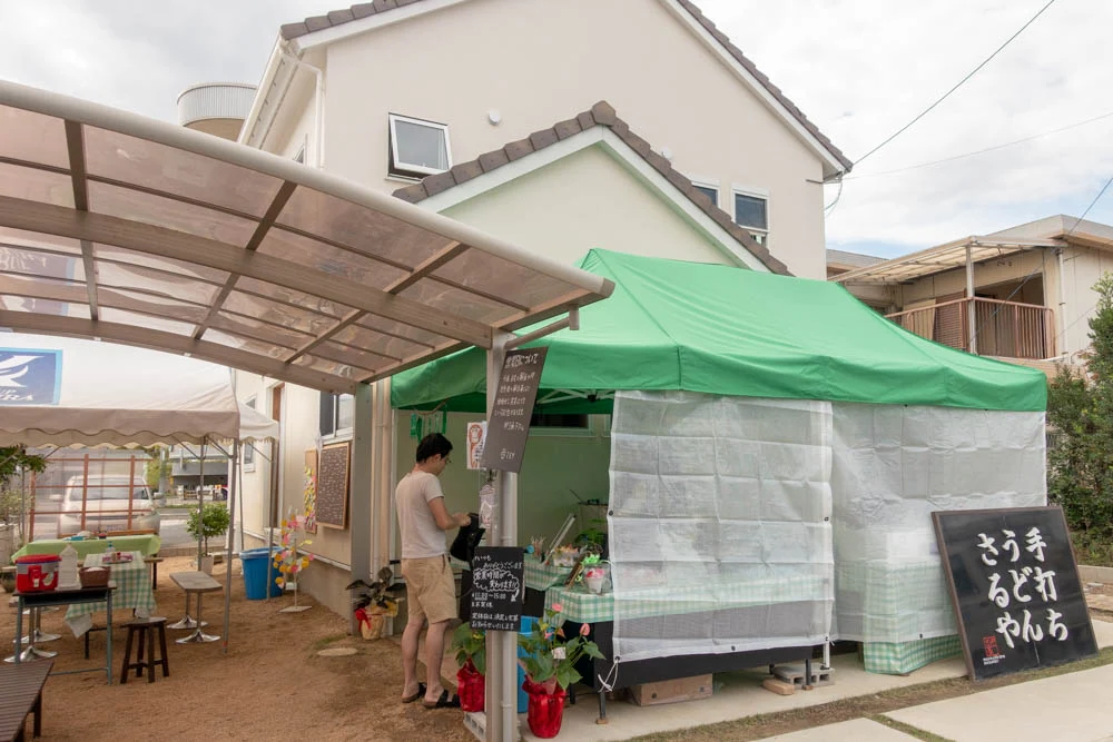 自宅の一部を仮店舗として利用している