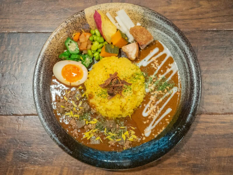 倉敷カレー 〜 野菜ソムリエの店主がバーを間借りして作るこだわりのカレー