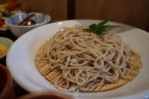 生そば茶屋 藏座庵(ぞうざあん)～ 真備町でみんなが集まれる場所を提供する、蔵を改装したおそば屋さん