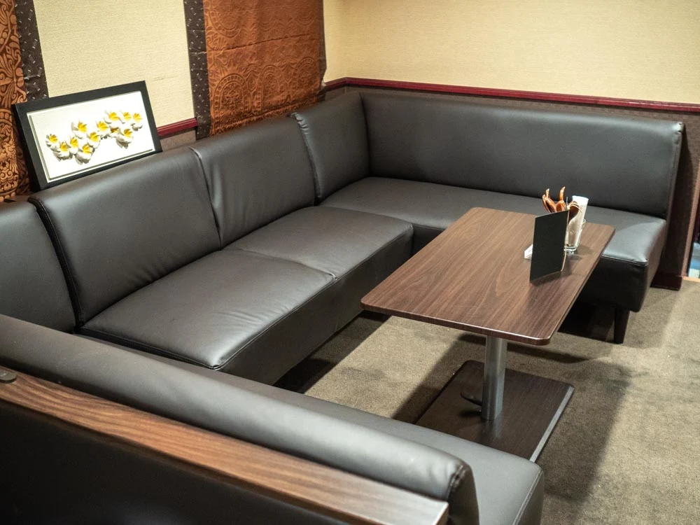 倉敷カレー 店内 テーブル席