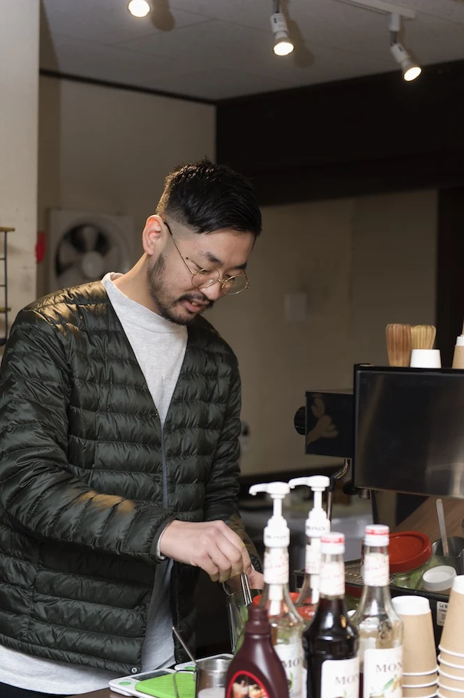 ヤマウ・コーヒースタンド 岡本聞太店主