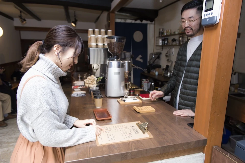 ヤマウ・コーヒースタンド 店内 カウンター
