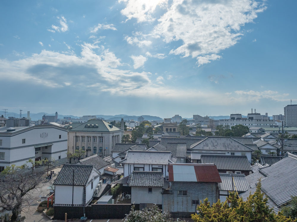 仙掌庵の前は展望台のようになっていて、美観地区の町並が一望できる