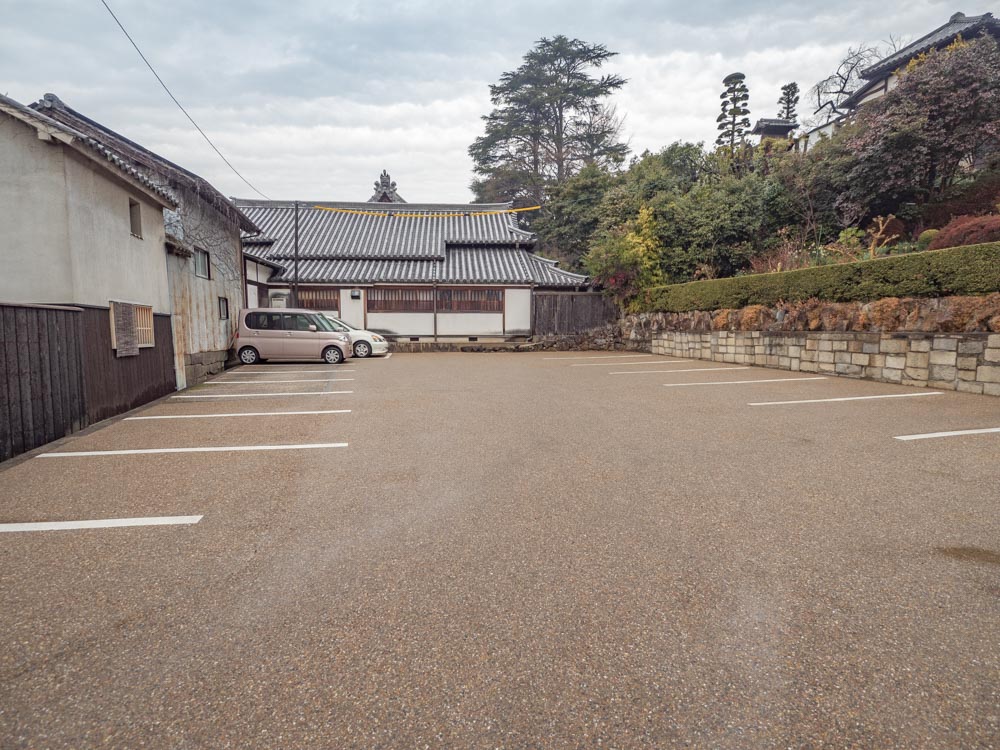 観龍寺の参拝者用駐車場