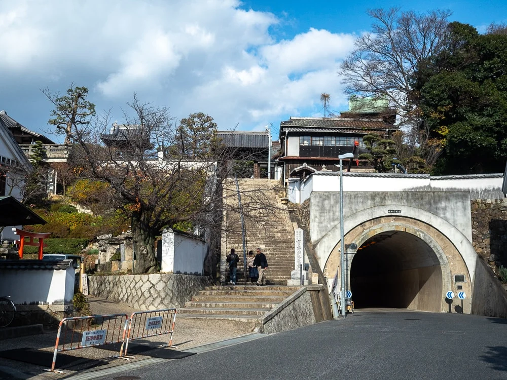 観龍寺 参道口