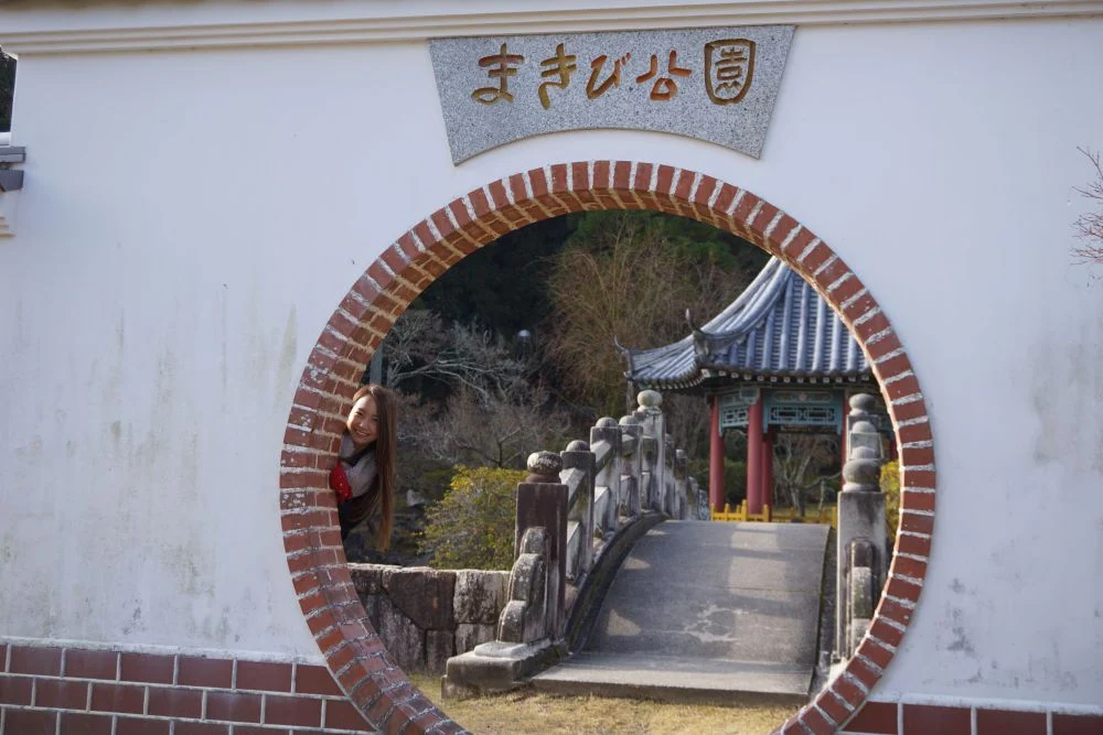 円窓と六角亭