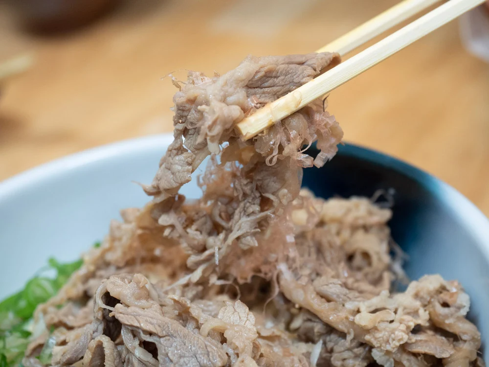 ふじ心:肉おろしぶっかけ(温)の牛肉