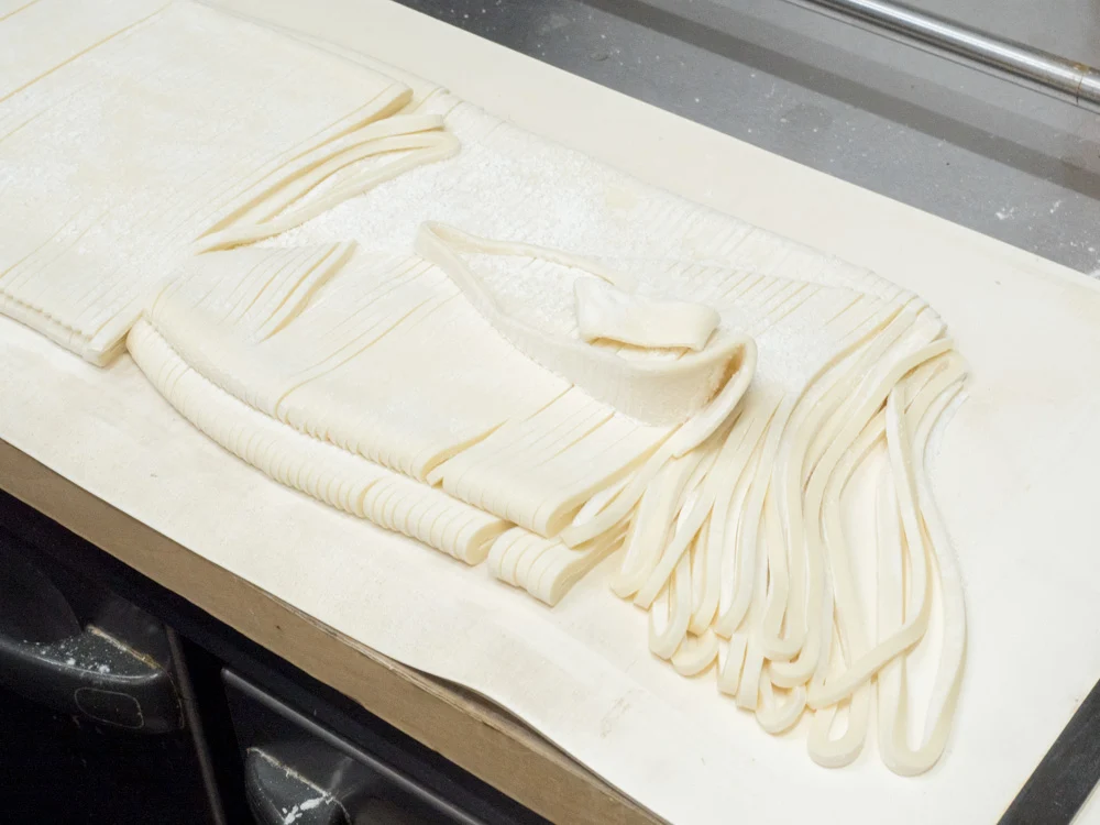 ふじ心:うどんをゆでる作業