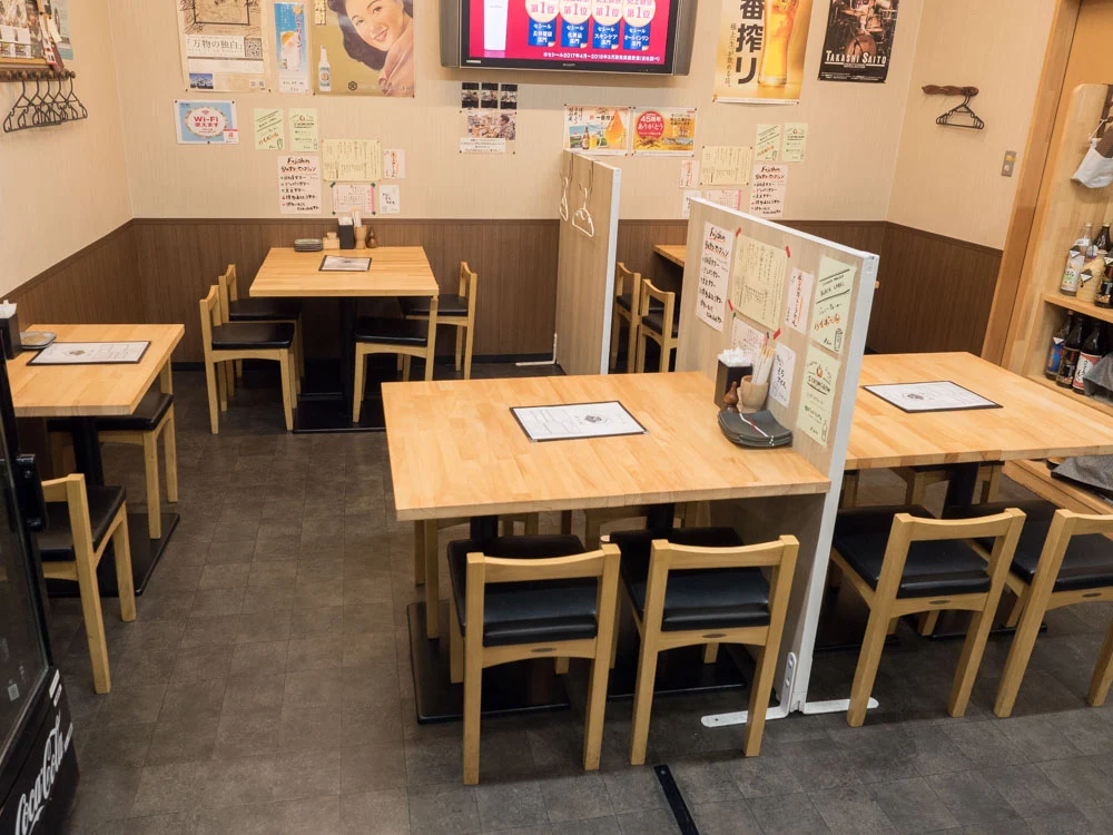 ふじ心:店内 テーブル席