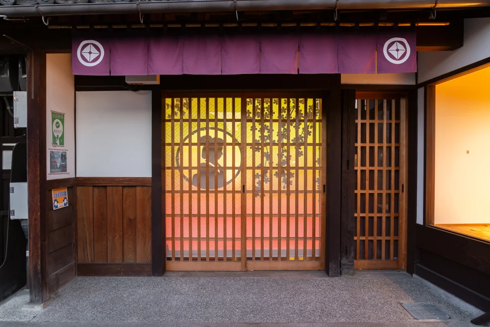 廣榮堂倉敷雄鶏店 影絵あかり