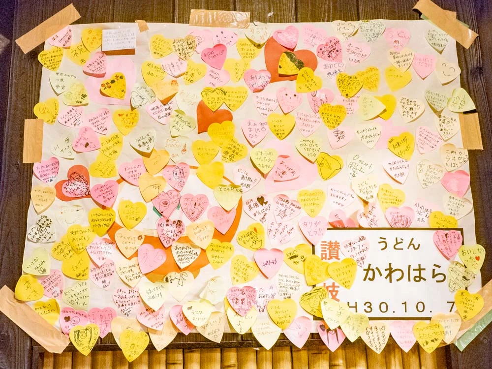 かわはらの店内に掲げられた寄せ書き