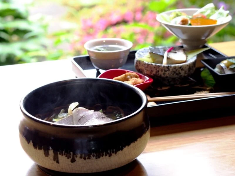備中屋長衛門 お食事処邑楽里(ゆらり) ～ 美しい庭と味わう矢掛の旬。豊かな時間が流れる和食店