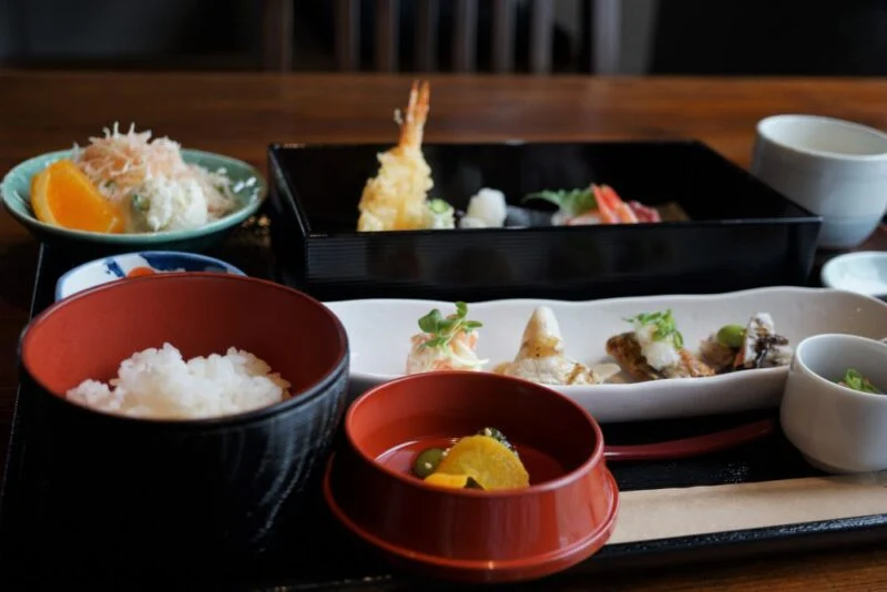 食工房つお ～ お客様にもっと食事を楽しんでもらいたい。和洋折衷な料理が魅力的な矢掛町の飲食店