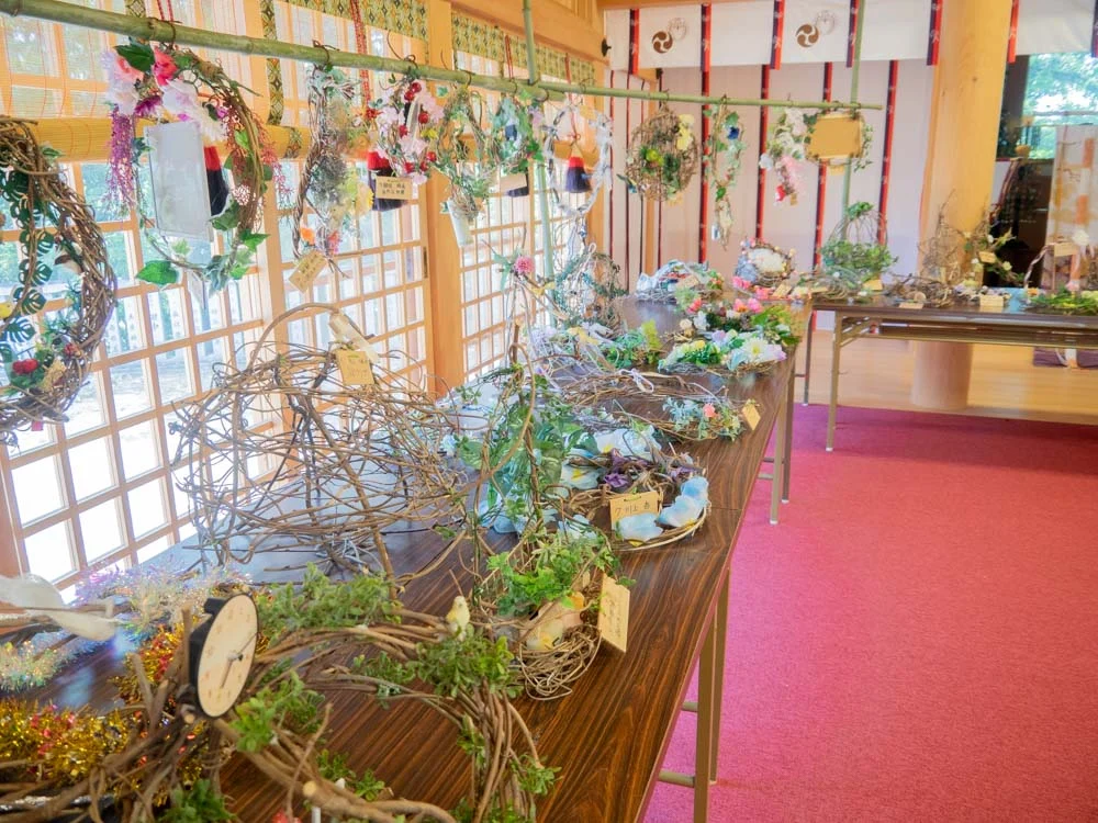 藤見の会(令和元年) 阿知の藤づるクラフト作品コンテストのようす