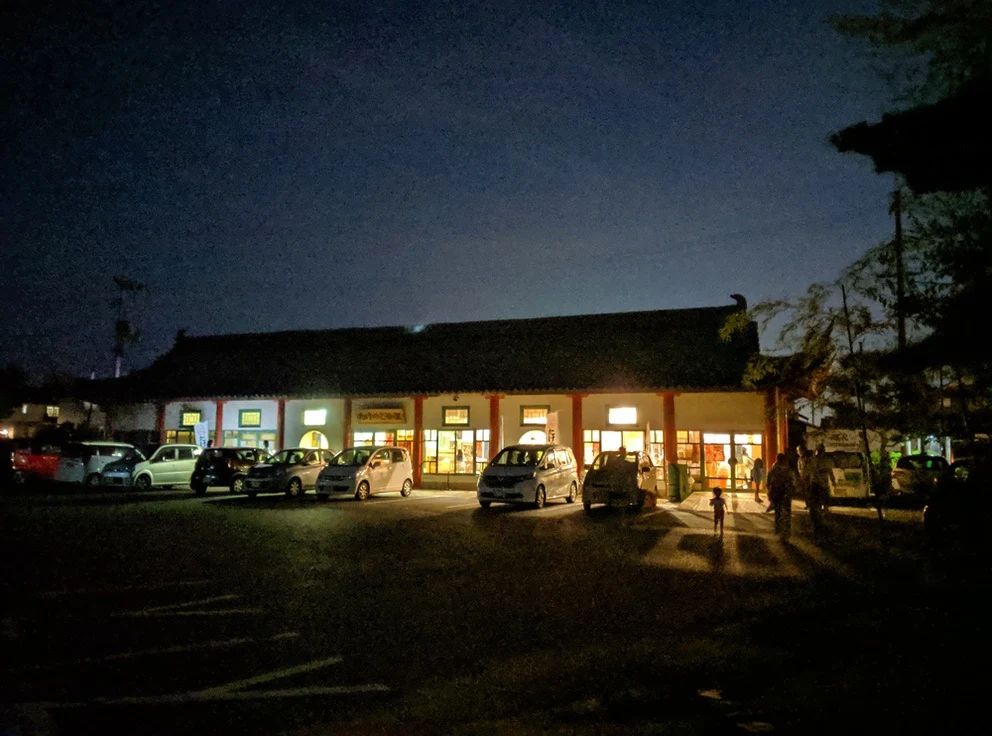 夜間営業するたけのこ茶屋
