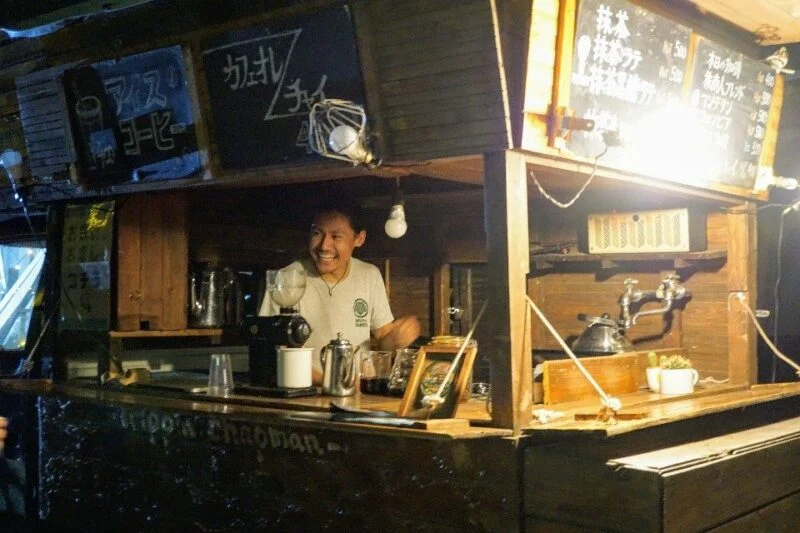 真備に灯(あかり)を ～ 真っ暗な夜を照らす、珈琲と抹茶のお店・旅商人茶屋
