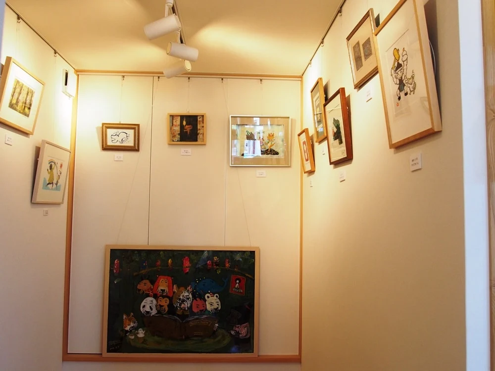 つづきの絵本屋 原画コーナー