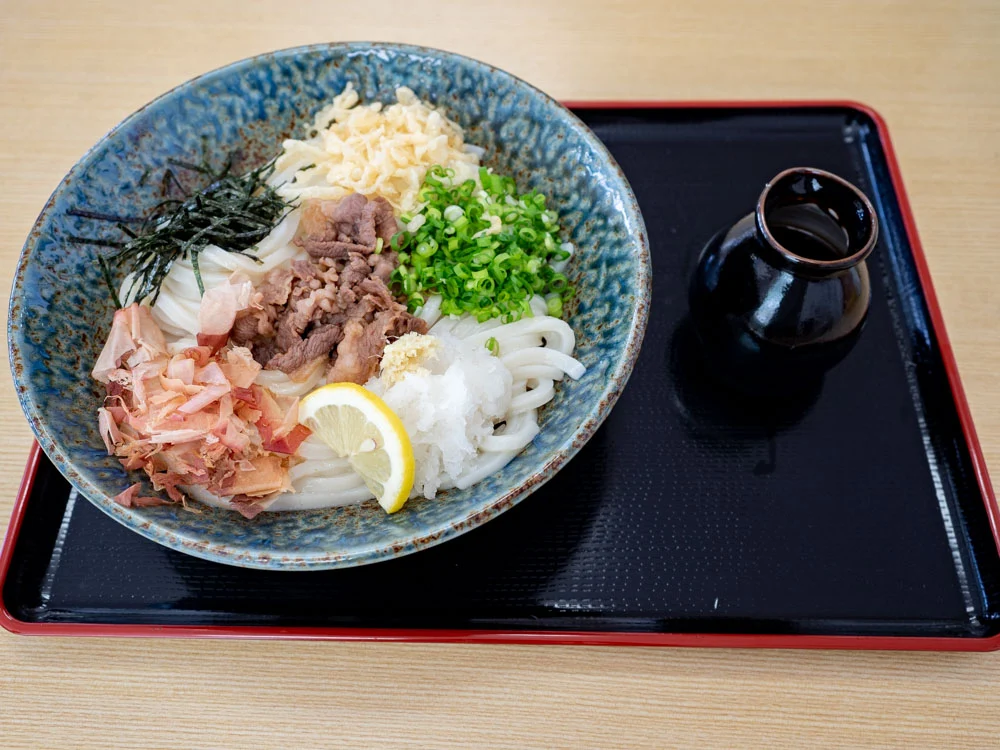 おうどん いおり 肉ぶっかけ(冷)