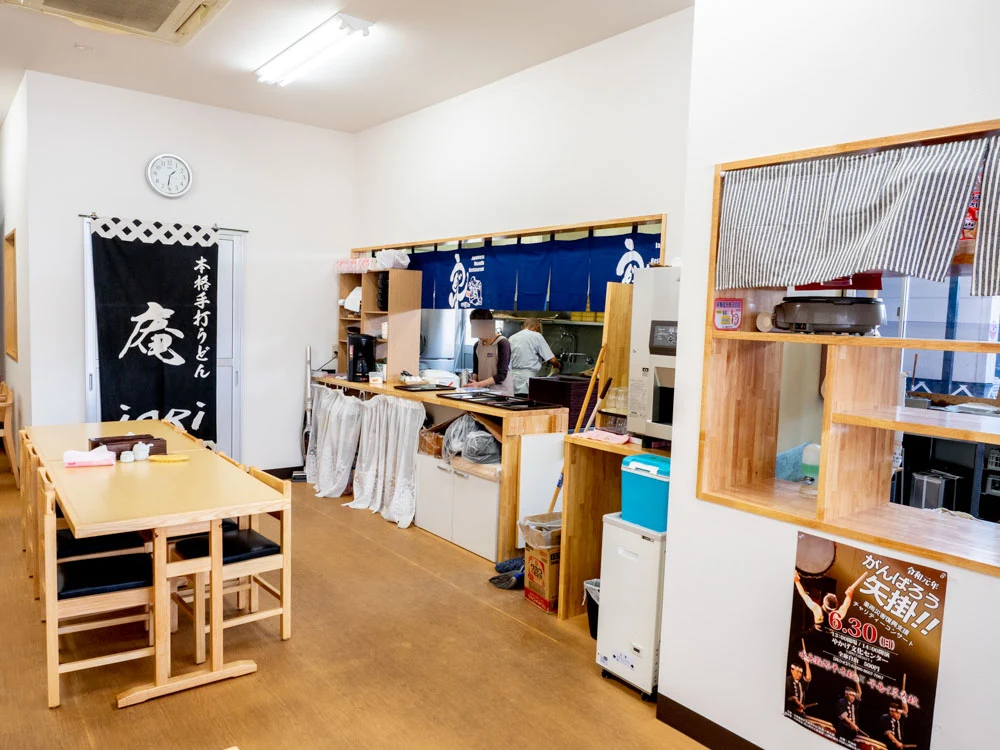 おうどん いおりの店内のようす