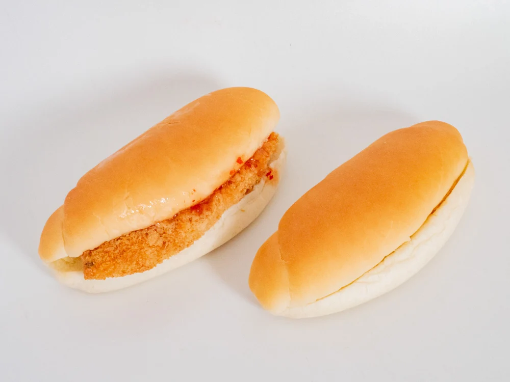 トングウの岡山コッペ(白身魚タルタルとピーナツバター)