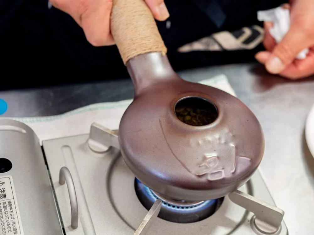 喫茶 心温 珈琲豆を煎る