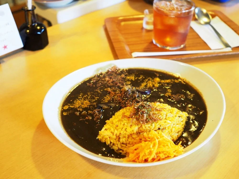 豚肉となすとれんこんの黒ごまカレー
