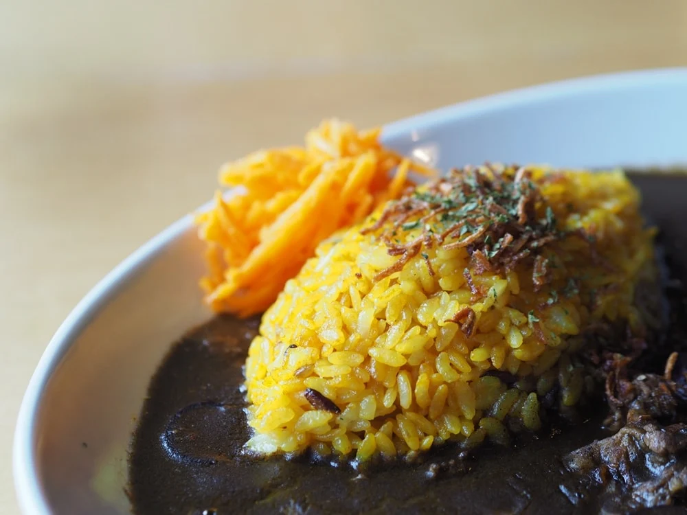 豚肉となすとれんこんの黒ごまカレー