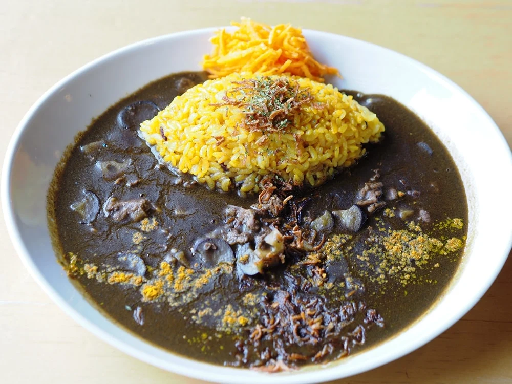 豚肉となすとれんこんの黒ごまカレー