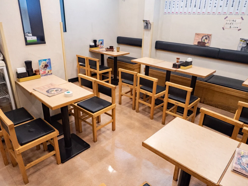 ふるいち仲店の2階のようす