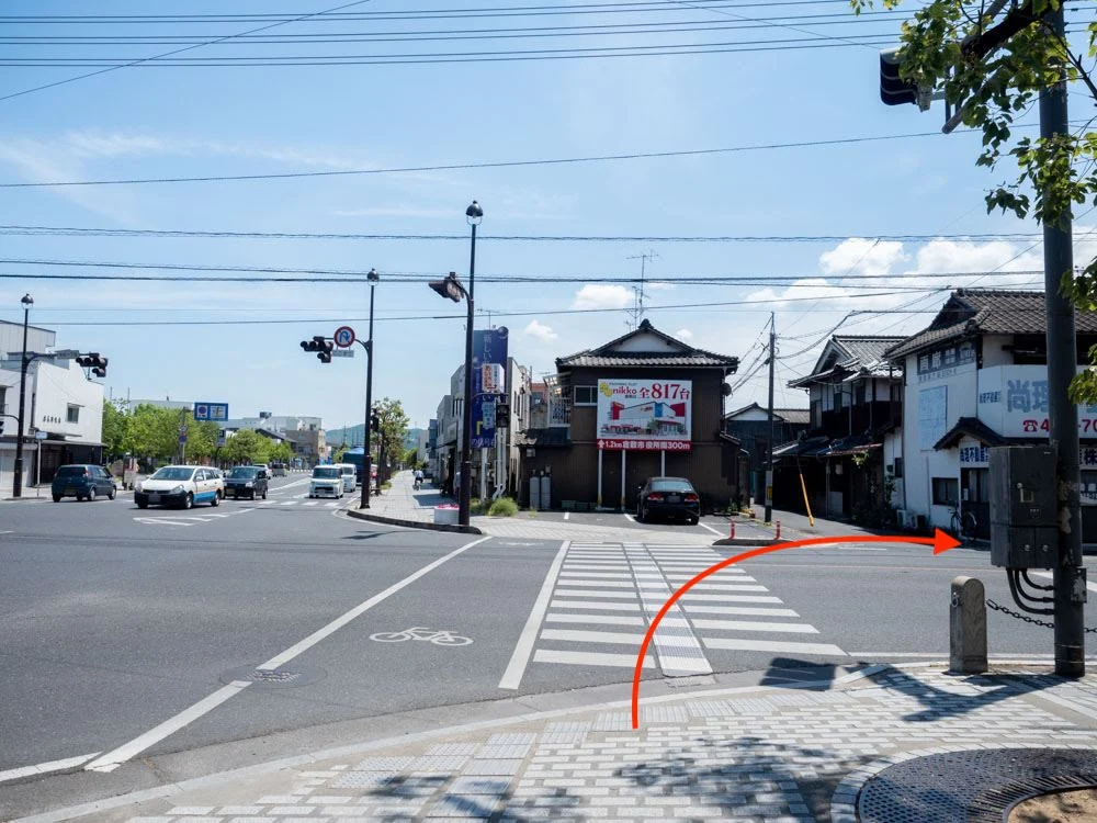 元町通り(中央通り)の中央一丁目交差点を北側から南望LUCEアクセス