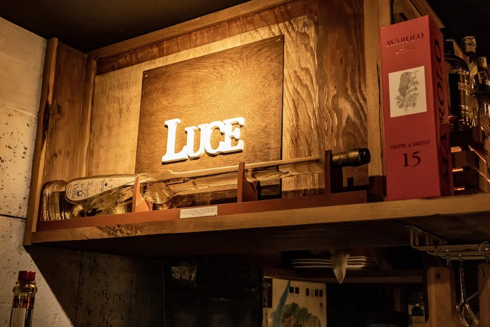 LUCE WINE&TAPAS(ルーチェ ワインアンドタパス) 内観看板