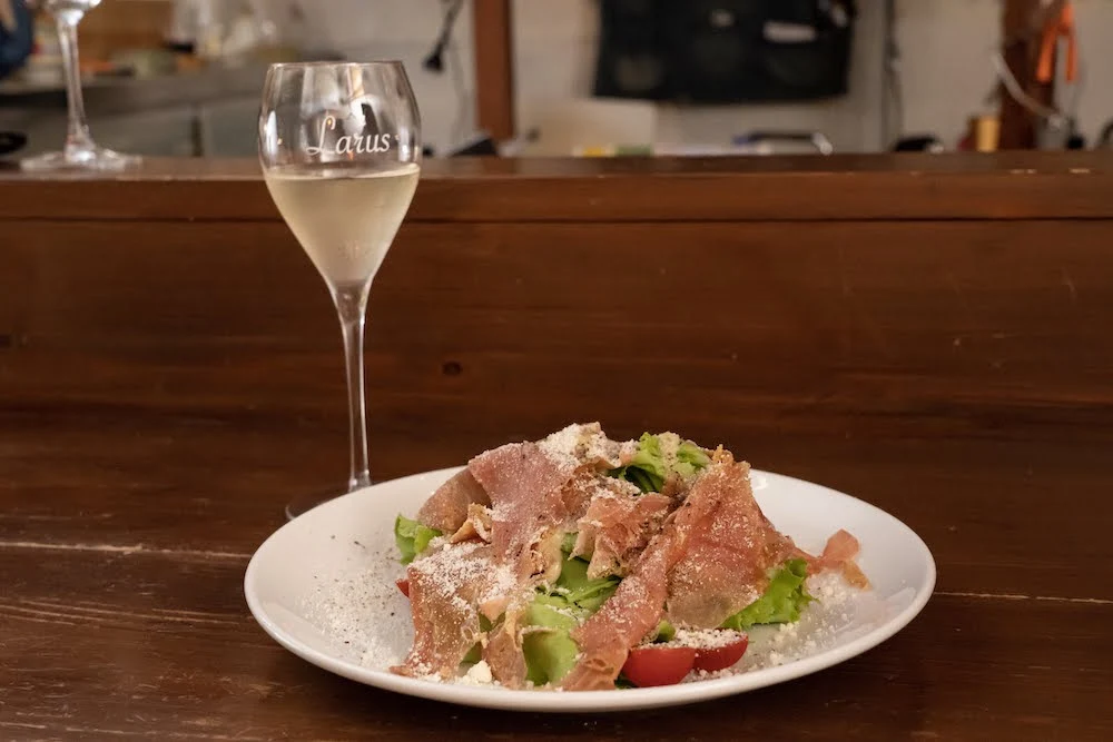 LUCE WINE&TAPAS(ルーチェ ワインアンドタパス) 生ハムサラダ