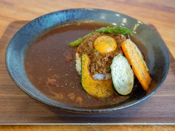 【閉店】カフェくらしき芸文館 〜 キーマカレーと白バラ牛乳を使ったスイーツがイチオシ！老舗牛乳販売店が運営