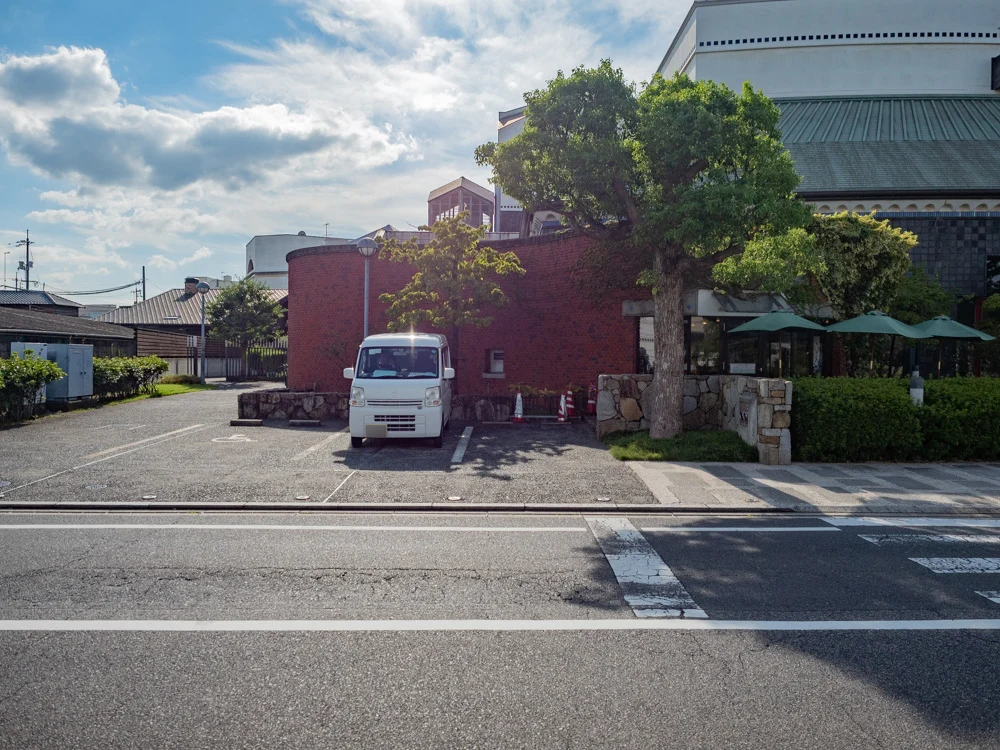 カフェ くらしき芸文館の駐車場