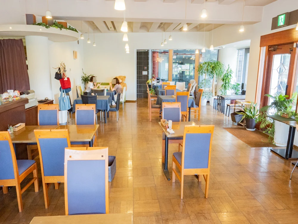 カフェ くらしき芸文館の店内