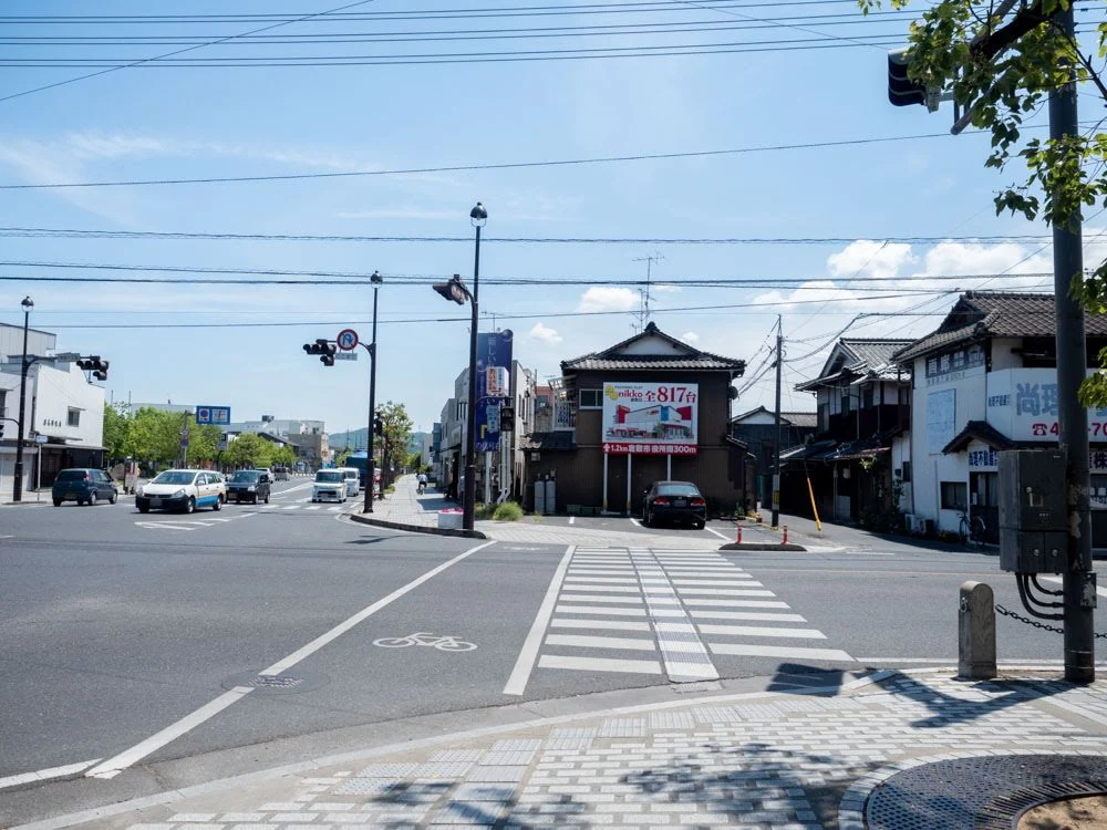 元町通り(中央通り)の中央一丁目交差点を北側から南望