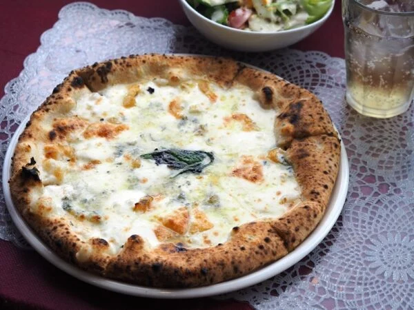 PIZZAドコロNOLA(ピザドコロノーラ) ～ 気軽に美味しく！生地が命の本格ナポリピザ専門店