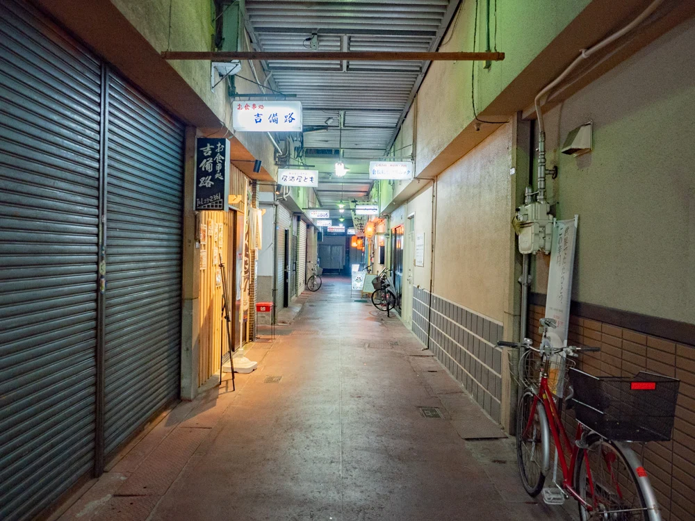 ともへの行き方：倉敷デパート通路
