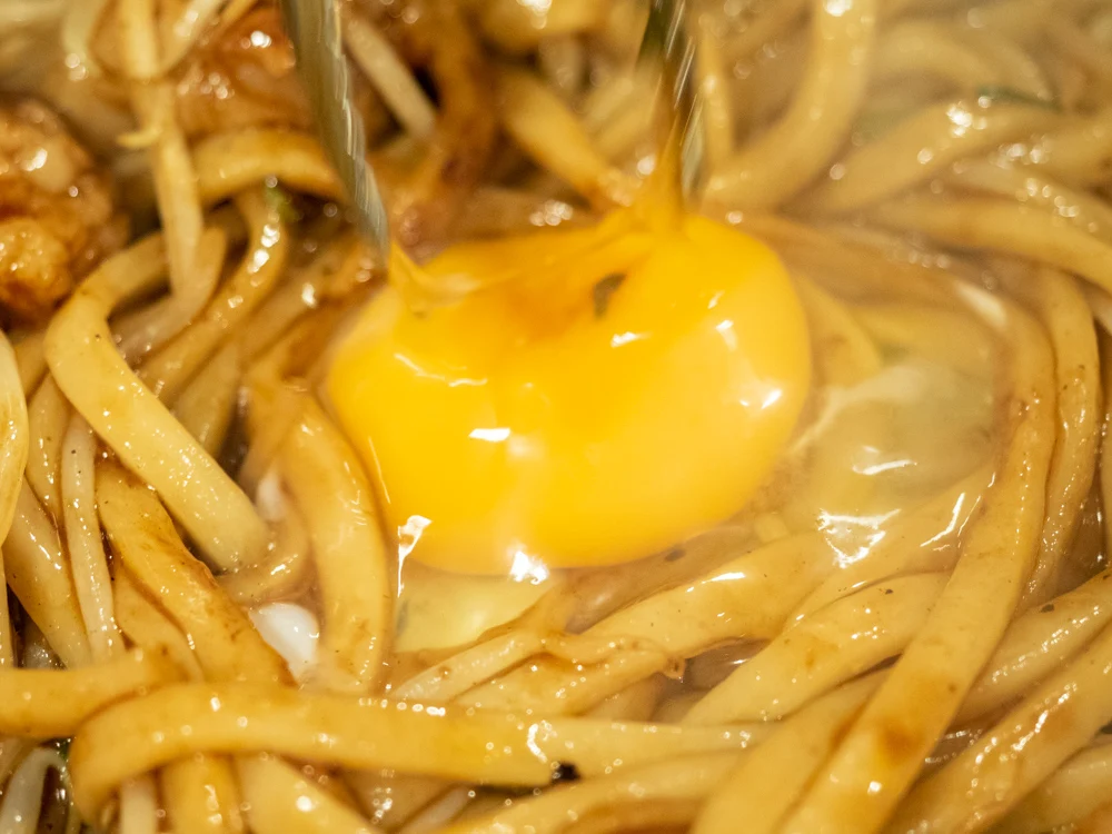 とも:シメうどんセットでつくる焼きうどん