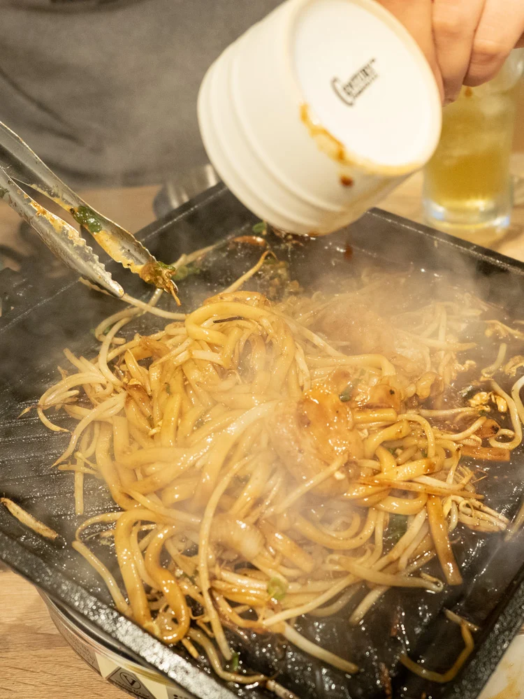 とも:シメうどんセットでつくる焼きうどん