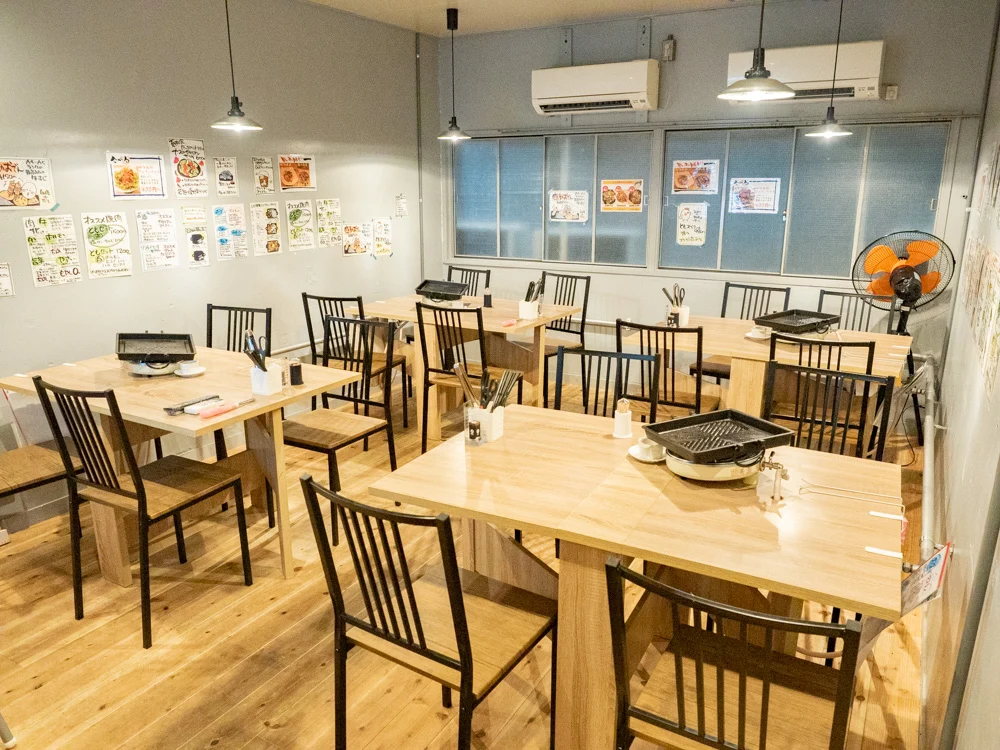 とも:店内のようす