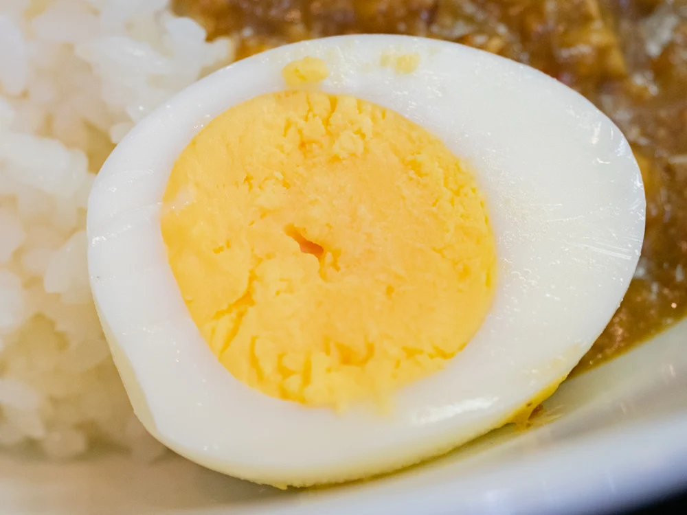 バンカー:キーマカレーのゆで玉子
