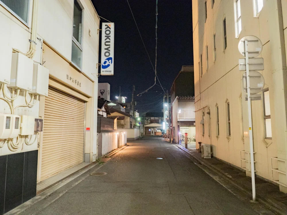 ディンプルへの行き方：鶴形商店街を北へ曲がる
