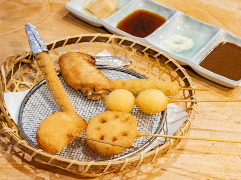 串揚げ馬鹿一代 くし亭 〜 地元の食材・旬の食材にこだわる串揚げと一品料理。京都の生麩・湯葉や九州の馬刺しも人気！