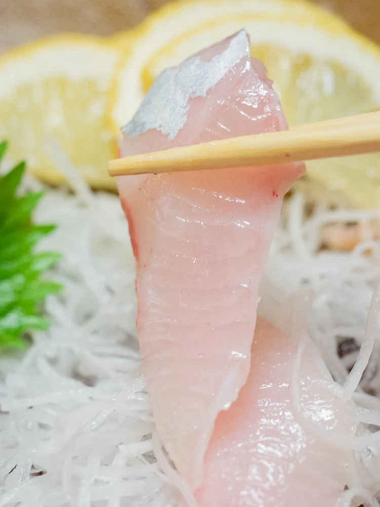 たご作:刺身盛り合わせのカンパチ腹
