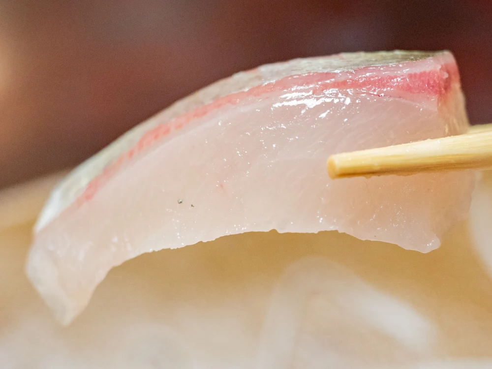 たご作:刺身盛り合わせのシマアジ