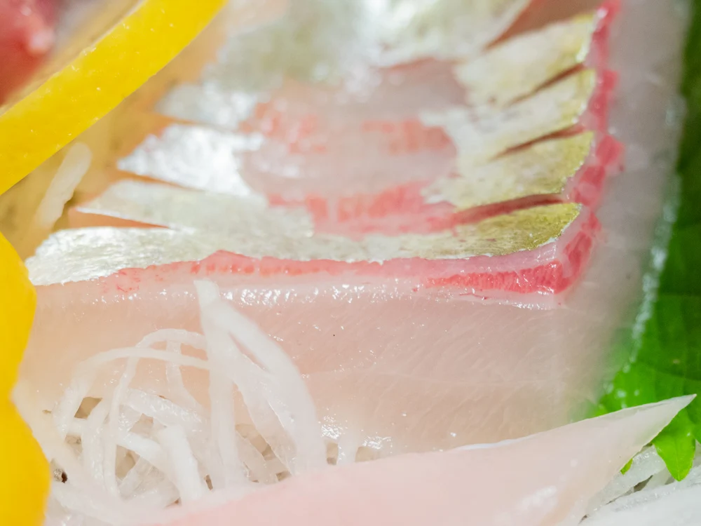 たご作:刺身盛り合わせのシマアジ