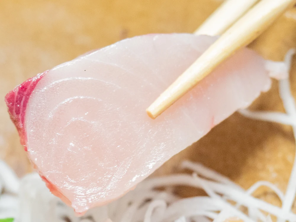 たご作:刺身盛り合わせのサワラ