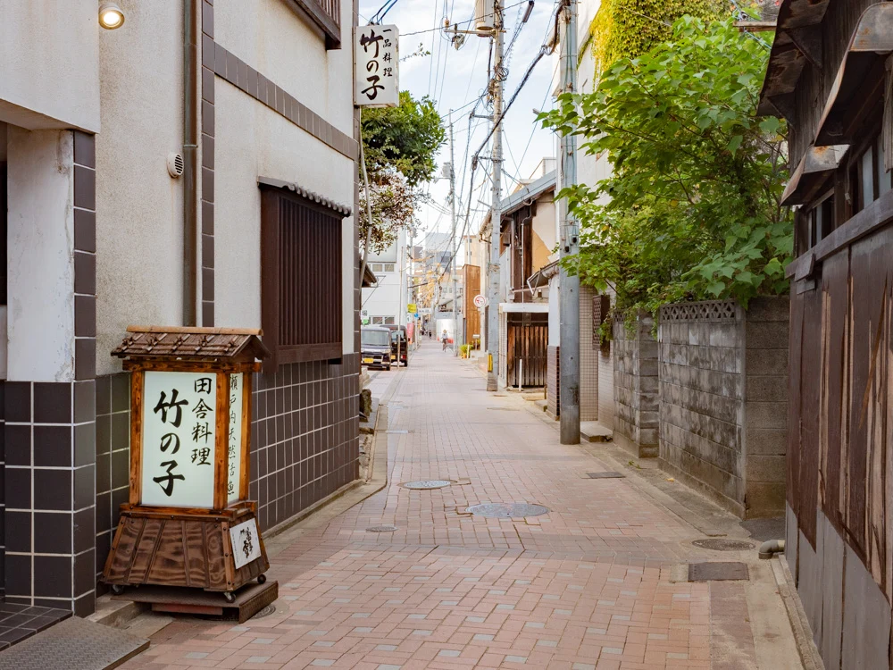 ゴート：一番街の南口から向かう道